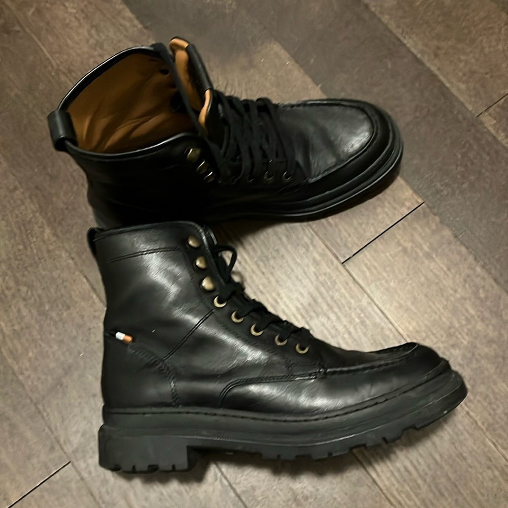 Allen Edmonds Sawyer Lace-up Weatherproof Boot
Black
Size 8.5 D